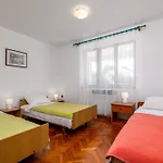 Apartments With A Parking Space Pula - 2252