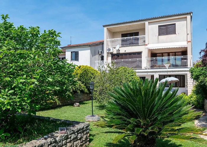 Apartments With A Parking Space Pula - 2252