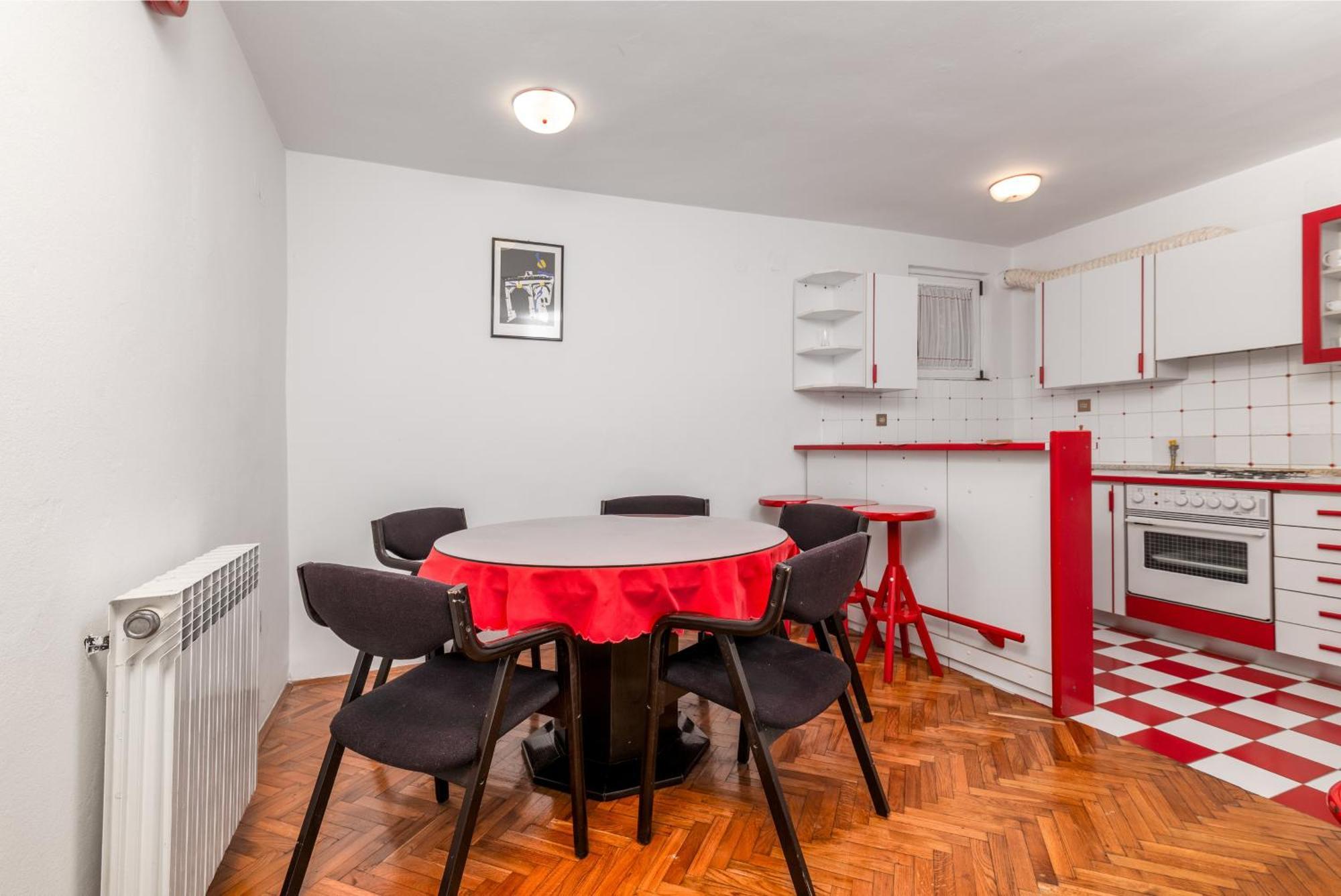 With A Parking Space - 2252 Pula